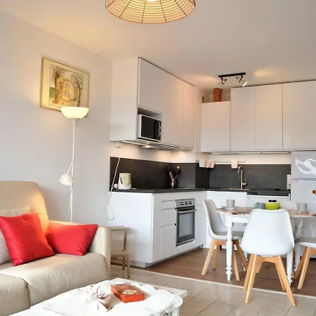 Apartment : T2 Avec 4 Couchages, Terrasse, Parking En Option, Animaux Admis - Fr-1-251-212 Le Lavandou